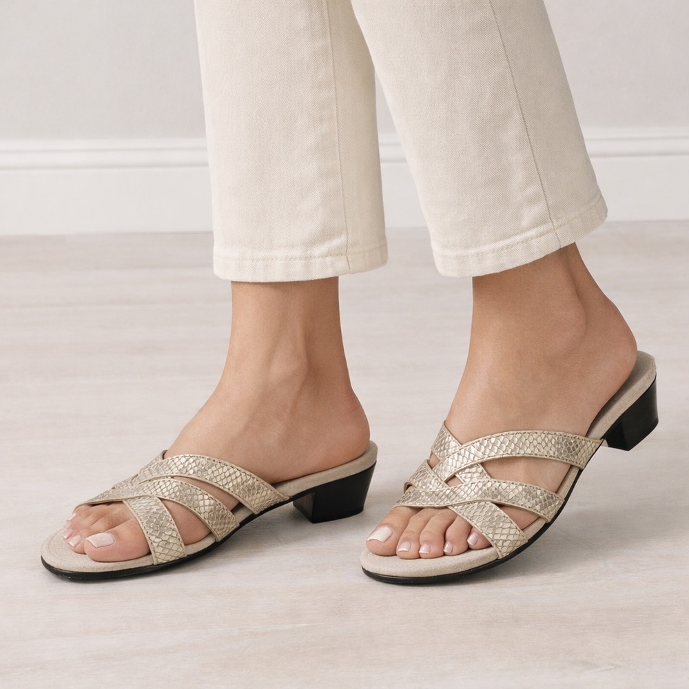 Munro Sandals Shoes Size 10 N Silver Slide Leather Women Block Heel Rubber Sole